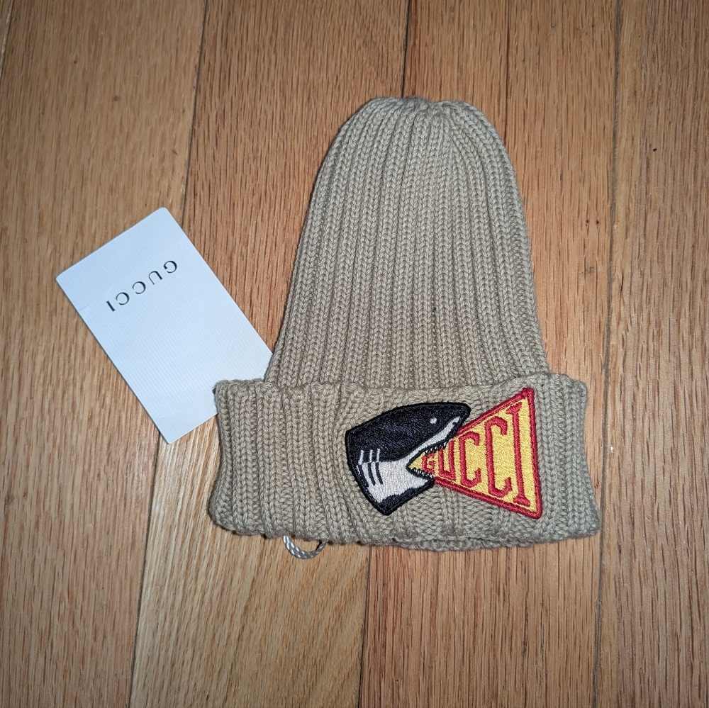 16. NWT GUCCI BABY SHARK COTTON BEANIE HAT